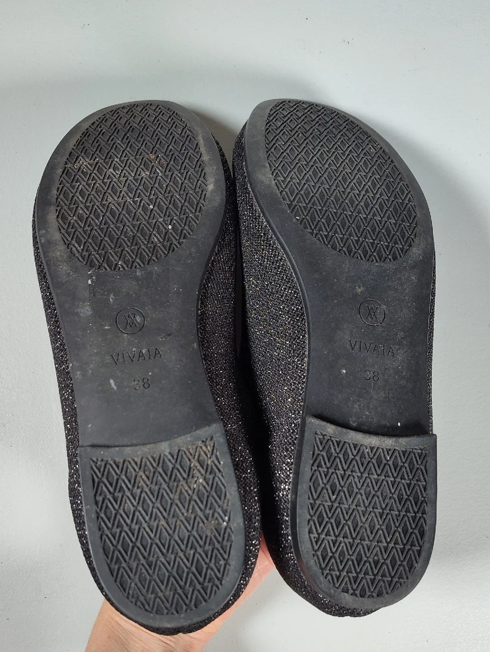 Vivaia Claire‎ Round-Toe Flats in Metallic Black EU 38
